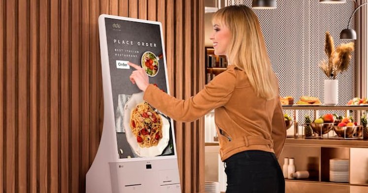 potencia-tu-negocio-con-nuestro-self-ordering-lg-kiosk